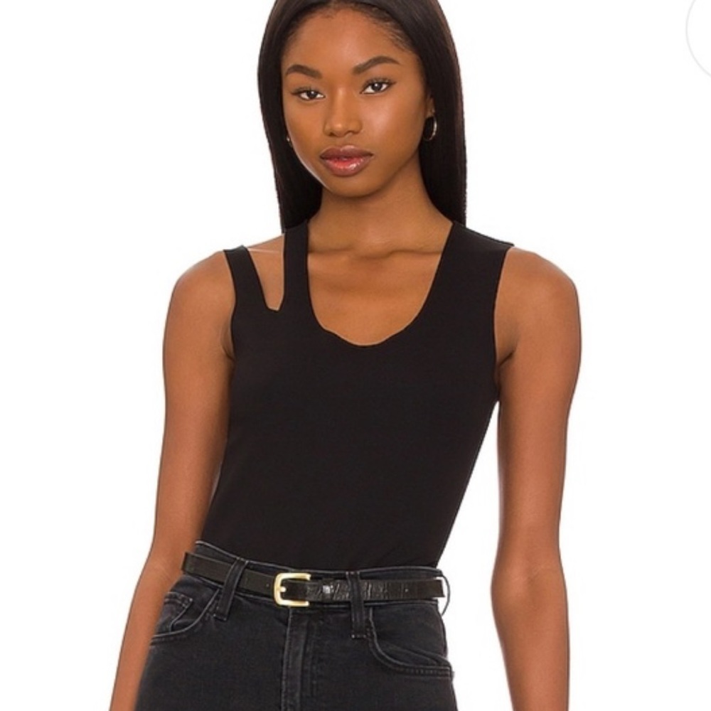 Commando Sleeveless Banded
Cutout Seamless Bodysuit Top Black
Size XS revolve